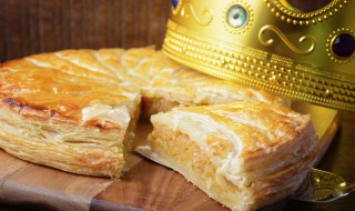 Galette des rois épiphanie couronne frangipane pâte d'amande dessert miam