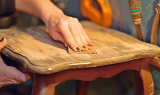 Comment peindre un meuble en bois ?
